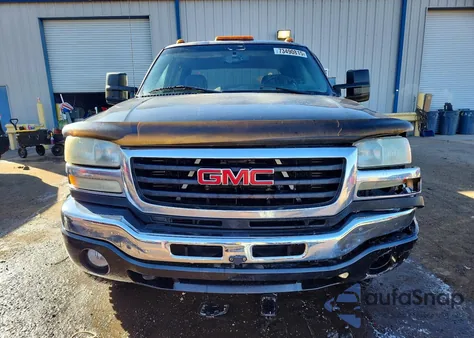 2004 GMC Sierra K2500 Heavy Duty z USA, uszkodzony, nr VIN 1GTHK23224F229997